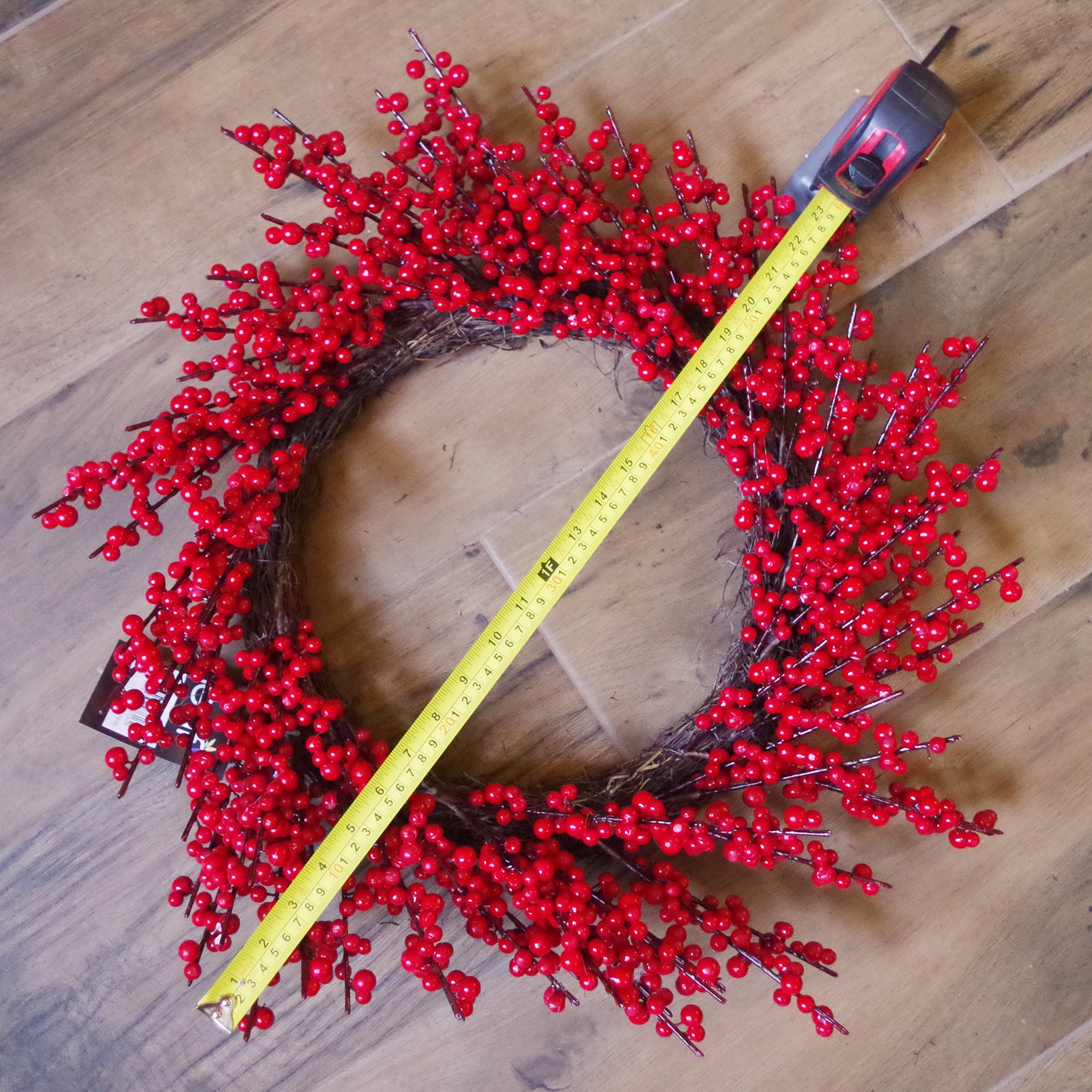 60cm (24") Extra Large Luxury Artificial Christmas Red Berry Wreath