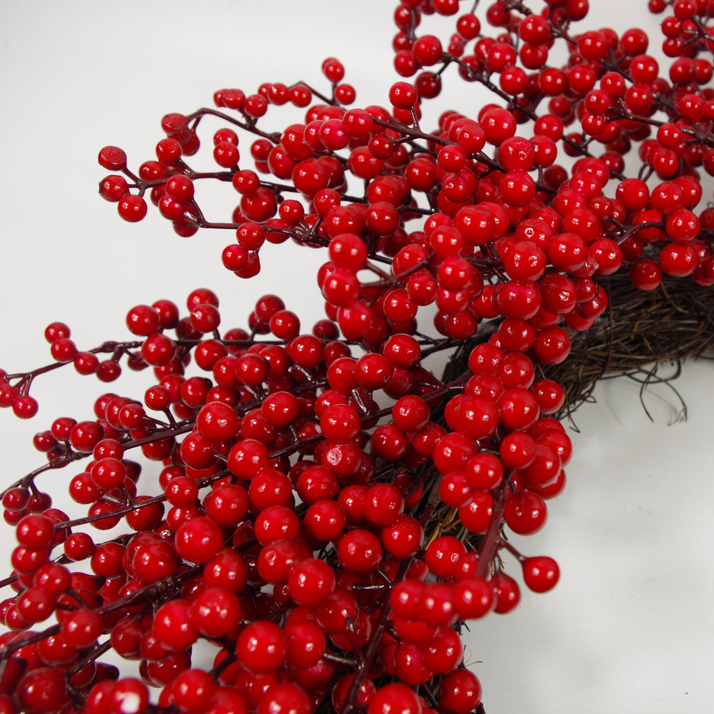 60cm (24") Extra Large Luxury Artificial Christmas Red Berry Wreath