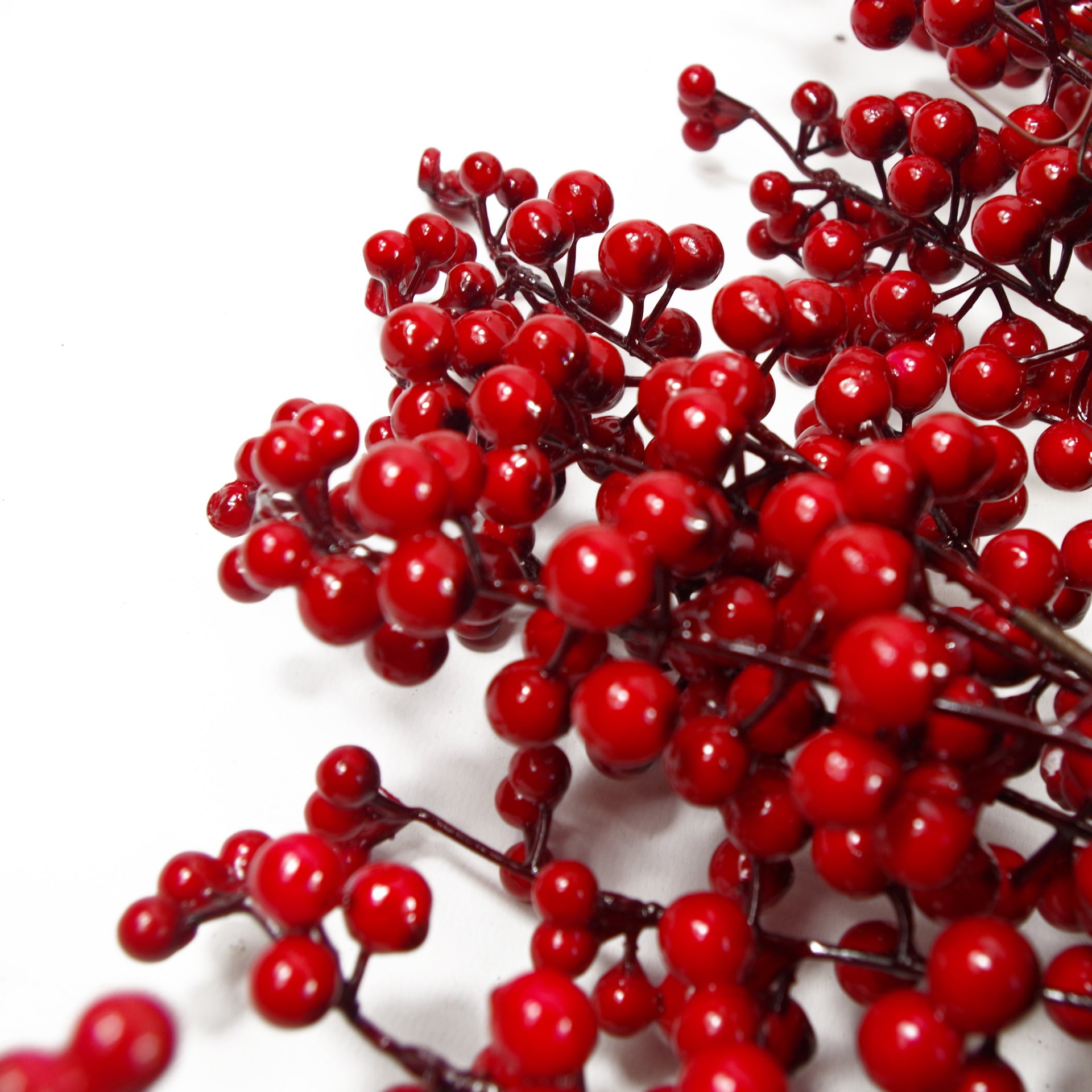 60cm (24") Extra Large Luxury Artificial Christmas Red Berry Wreath